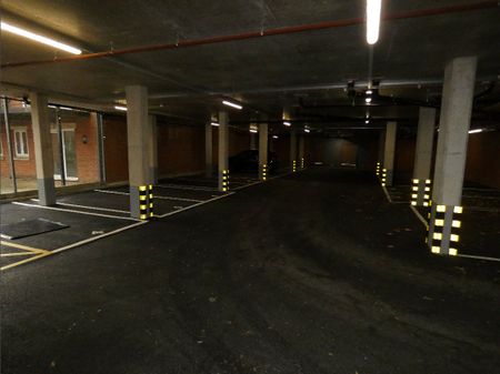Camp Road, Farnborough, Hampshire, GU14 - Photo 3