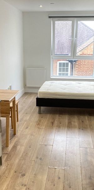 Studio Flat, Very Near Kilburn High Road, NW6 - Photo 1