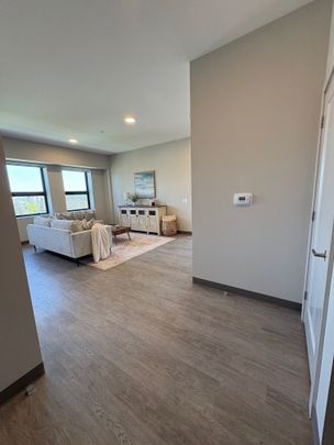 For Lease - 195 Dufferin Avenue Unit# 813, London East, Ontario - Photo 1