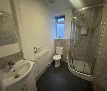 1 bedroom in a flat share to rent - Photo 5