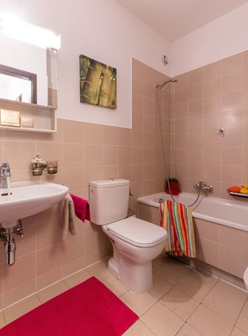 Spazzioso appartamento di 2.5 locali immerso nel verde! - Photo 2