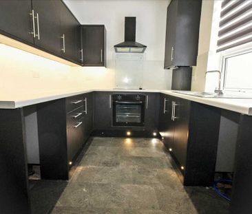 4 bedroom semi-detached house to rent - Photo 3