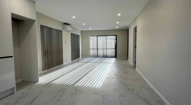 Contemporary Townhouse with Comfort & Convenience - Photo 1