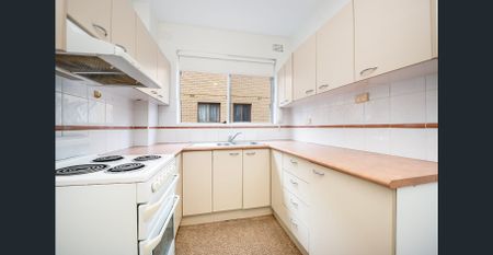 Neat & Cosy apartment close to parklands - Photo 3