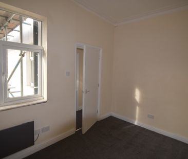 To Let 1 Bed Flat - Photo 3