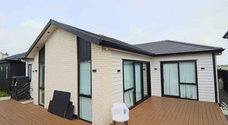 Near-New 5-Bedroom Single-Storey Home with Single Garage - Photo 4