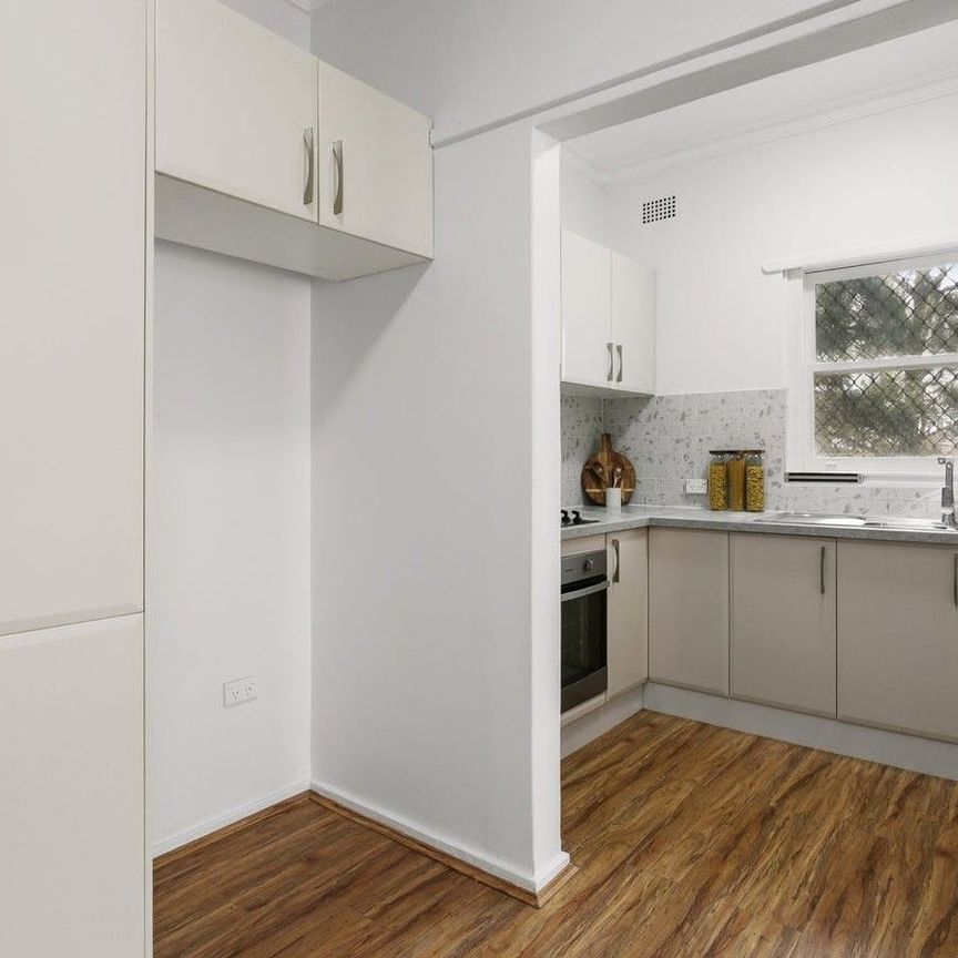 BEAUTIFUL FAMILY HOME, FULLY RENOVATED. - Photo 1