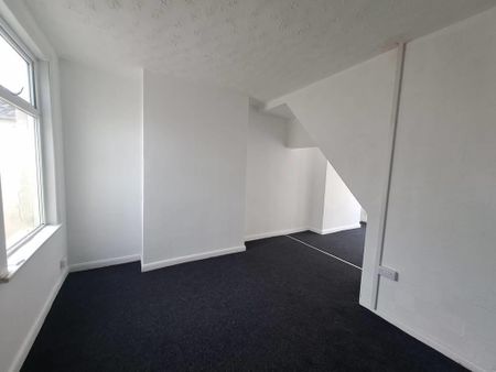 2 bedroom terraced house to rent - Photo 4