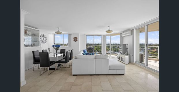 Luxurious and Spacious Two-Bedroom Unit with Sweeping City and Bay Views - Photo 1