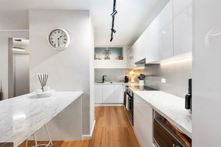 Renovated and Spacious – The Best of Elsternwick - Photo 3
