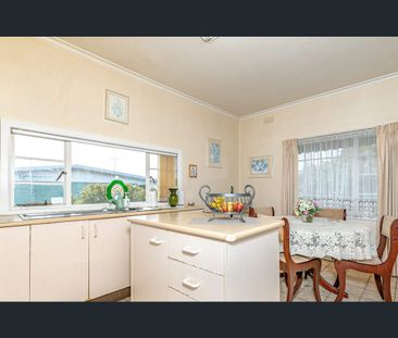 8 Gardner St, Moe, Vic 3825 - Photo 6