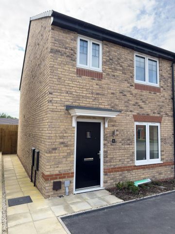 3 bedroom semi-detached house to rent - Photo 5