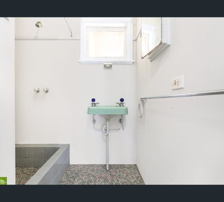 1/35 Thames Street, West Wollongong, NSW 2500 - Photo 4