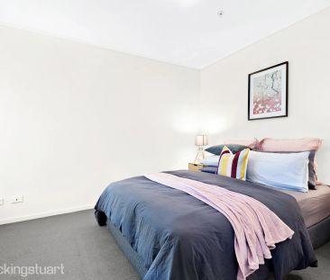 Ground Floor Apartment with Large Courtyard! - Photo 4