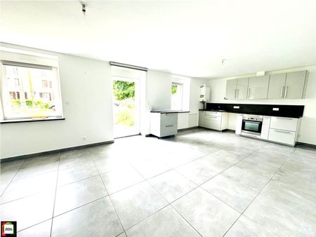 Location Appartement 4 pièces 90m² HAUCOURT MOULAINE 54860 - Photo 3