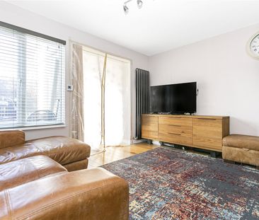 Kelly Close, Upper Halliford, Middlesex, TW17 8RL - Photo 4