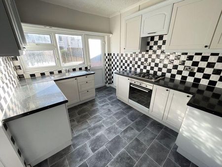 3 bedroom property to rent - Photo 4