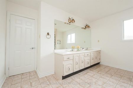 For Lease - 11 Riderwood Drive, Toronto, Ontario - Photo 3