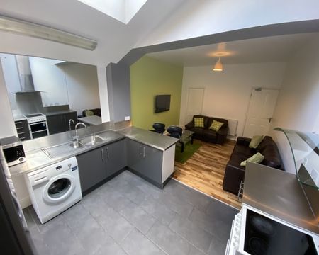 5 Bedrooms, 12 Irving Road – Student Accommodation Coventry - Photo 2