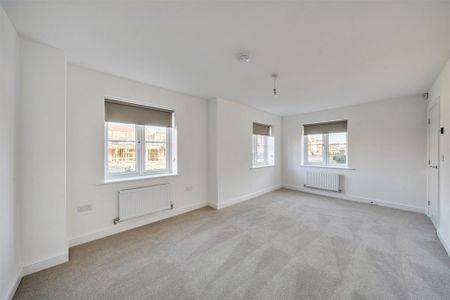 4 bedroom semi-detached house to rent - Photo 4