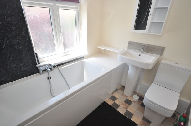 Barnsole Road, Gillingham. ME7 - Photo 1