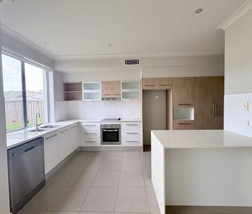 FRESHLY PAINTED & BRAND-NEW CARPETS - Simple and Modern Townhouse L... - Photo 6