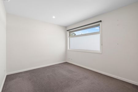 Modern Comfort with Excellent Transport Access - Photo 3