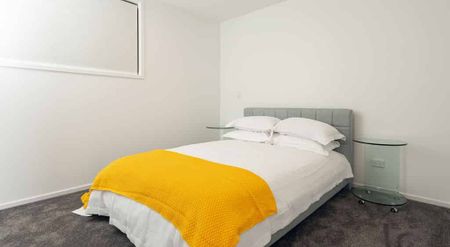 Stylish New City Fringe Townhouse Fully Furnished - Photo 5