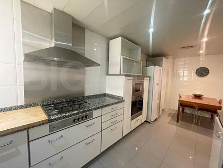 3 room luxury penthouse for rent in Barcelona, Spain - Photo 2