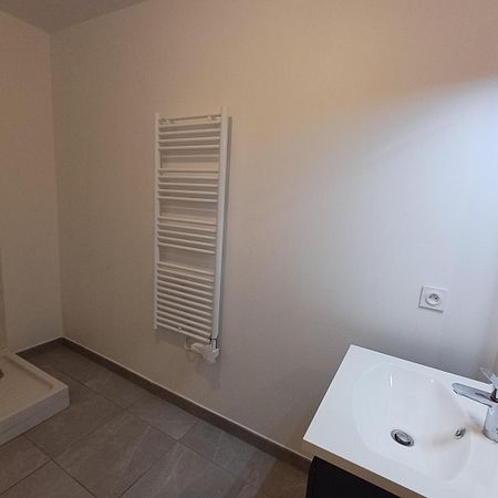 location Appartement T2 DE 42.9m² À CHENNEVIERES SUR MARNE - Photo 3