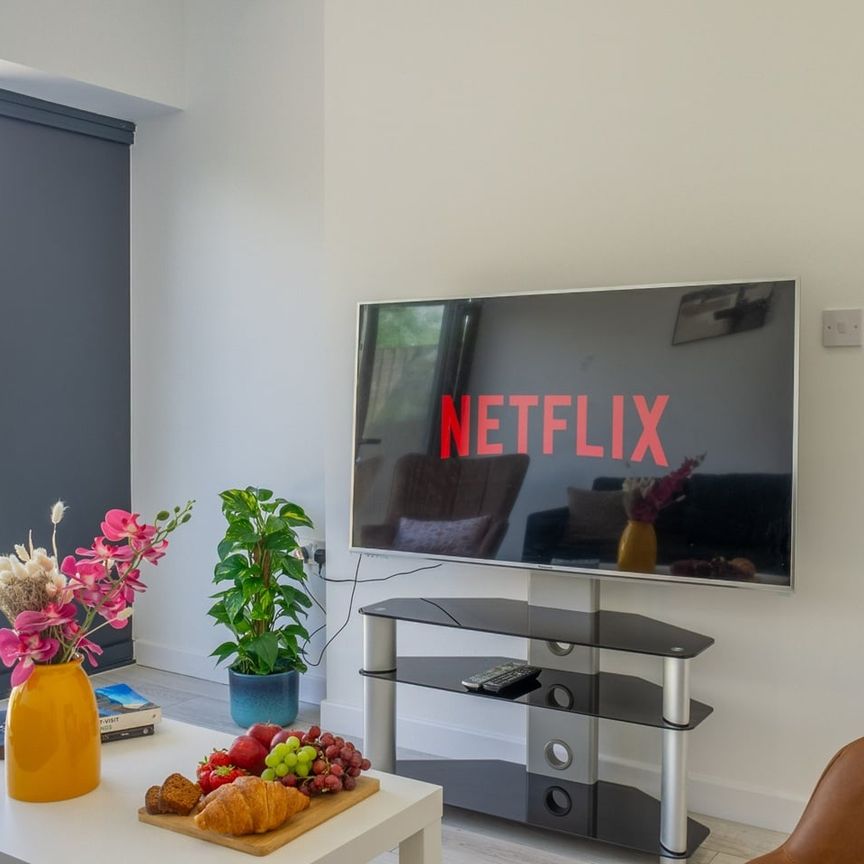 5 Bed Semi-Detached House, Kingsfield Avenue, HA2 - Photo 1