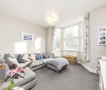 2 bedroom flat to rent - Photo 2