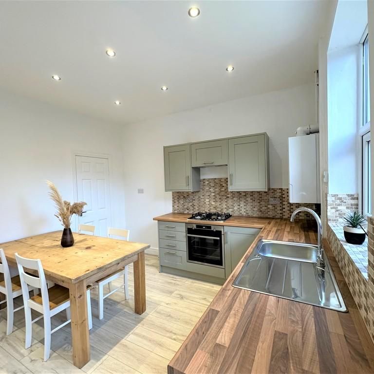 2 bedroom terraced house to rent - Photo 1