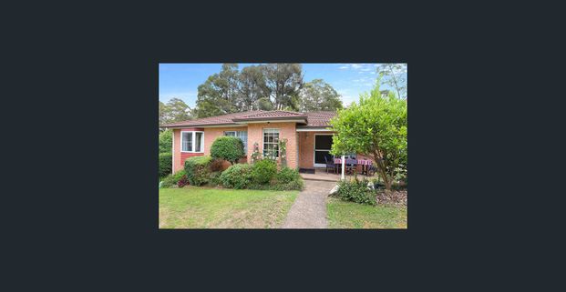 Spacious and beautifully presented villa surrounded by lovely gardens, in a great location! - Photo 1