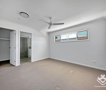 Modern Townhouse - Photo 2