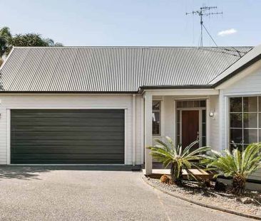 Spacious 3-Bedroom Home with Stunning Views - Available Now! - Photo 4