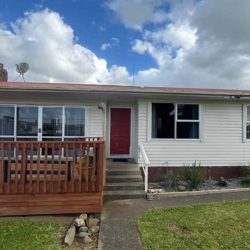 3 Bedroom Home in Prime Location - Photo 1