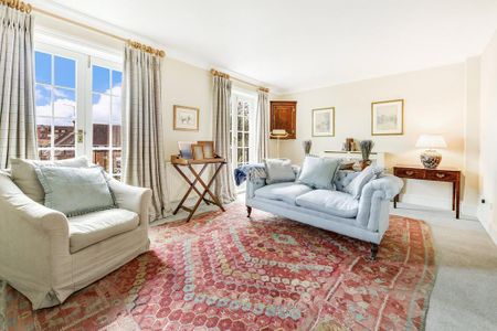 4 bedroom mews to rent - Photo 2