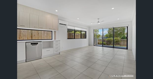 SUN DRENCHED VILLA, COURTYARD, POOL AND GYM - Photo 1