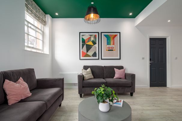 Park Street Room 3 - Photo 1