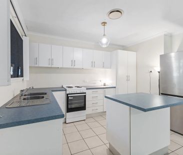 Perfectly located 3 bedroom home - Photo 1