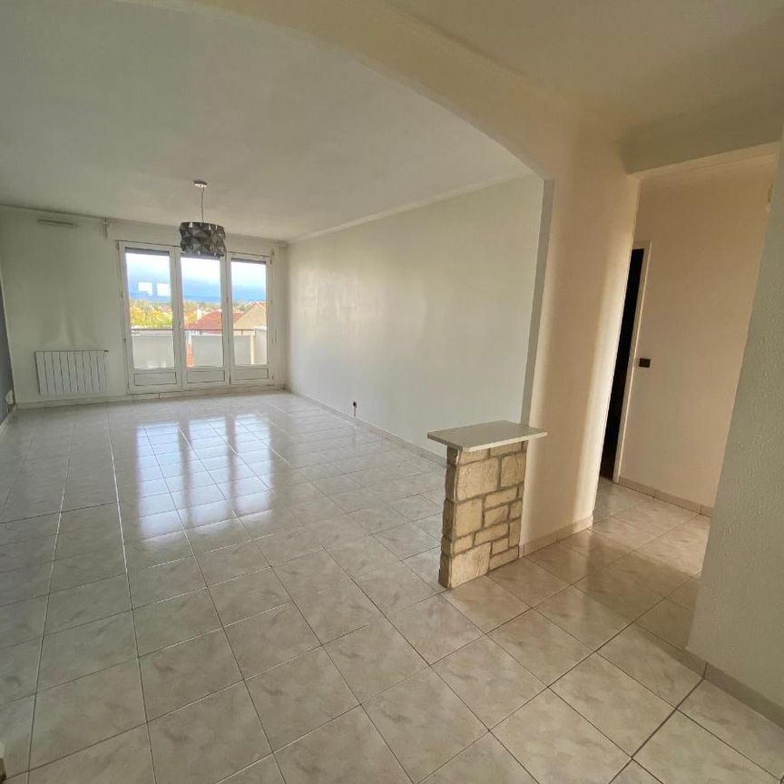 Location Appartement 3 pièces 71m² DECINES CHARPIEU 69150 - Photo 1