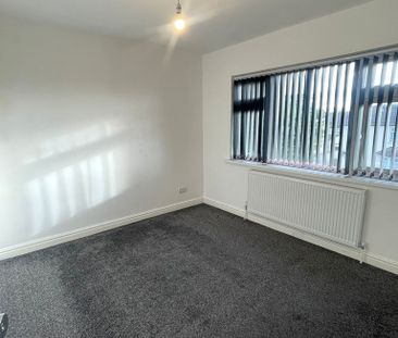 Easterly Crescent, Oakwood, LS8 2SG - Photo 3