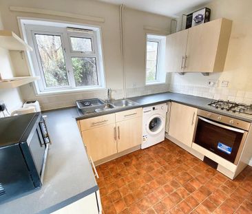 4 bedroom semi-detached house to rent - Photo 6