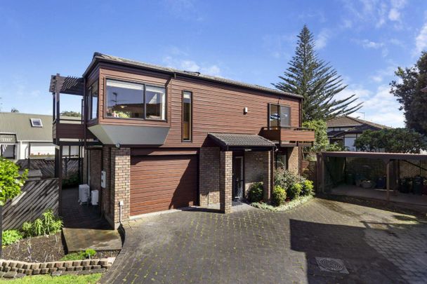Sunny and light, brick and cedar townhouse - Photo 1