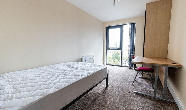 Luxury Three Bedroom Apartment in Prime Sheffield Location â€“ Perfect for Students and Professionals - Photo 1