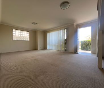 3 BEDROOM TOWNHOUSE - Photo 1