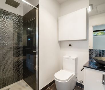 Stylish & Spacious Double-Storey Living - Photo 4