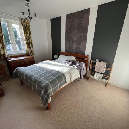 John Cullis Gardens, Leamington Spa, CV32 - Photo 1