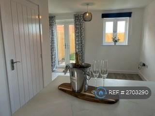 2 bedroom semi-detached house to rent - Photo 5